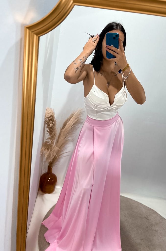 Falda rosa raso