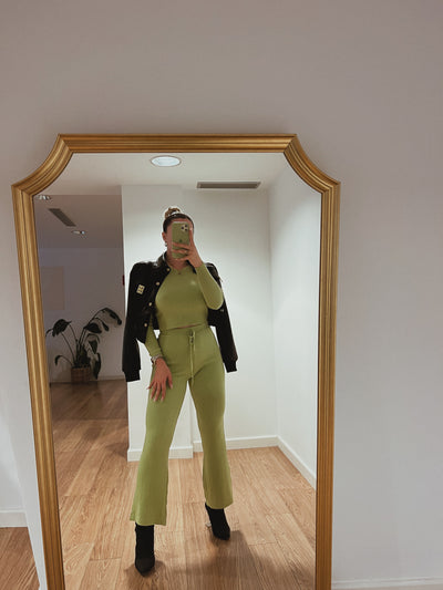 Conjunto verde punto