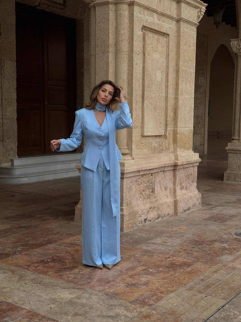 Traje  azul bebé  empolvado