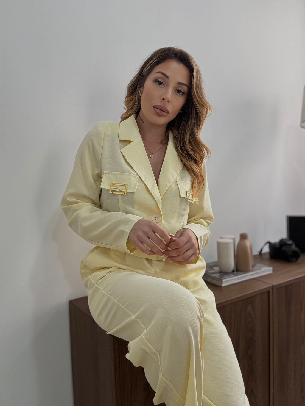 Traje amarillo lino