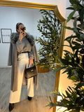 Grauer Pullover