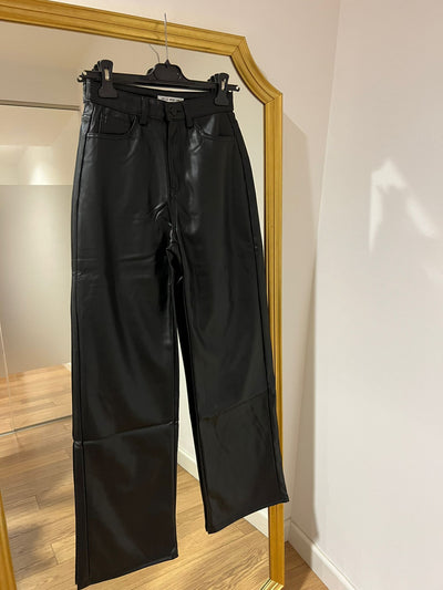 Pantalón negro polipiel nuevo